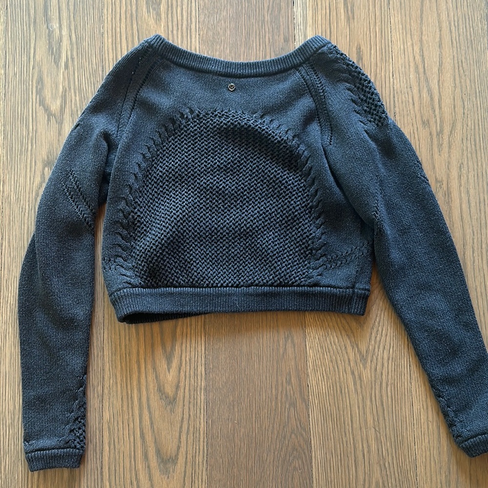 Lululemon charcoal crop knit sweater size 6